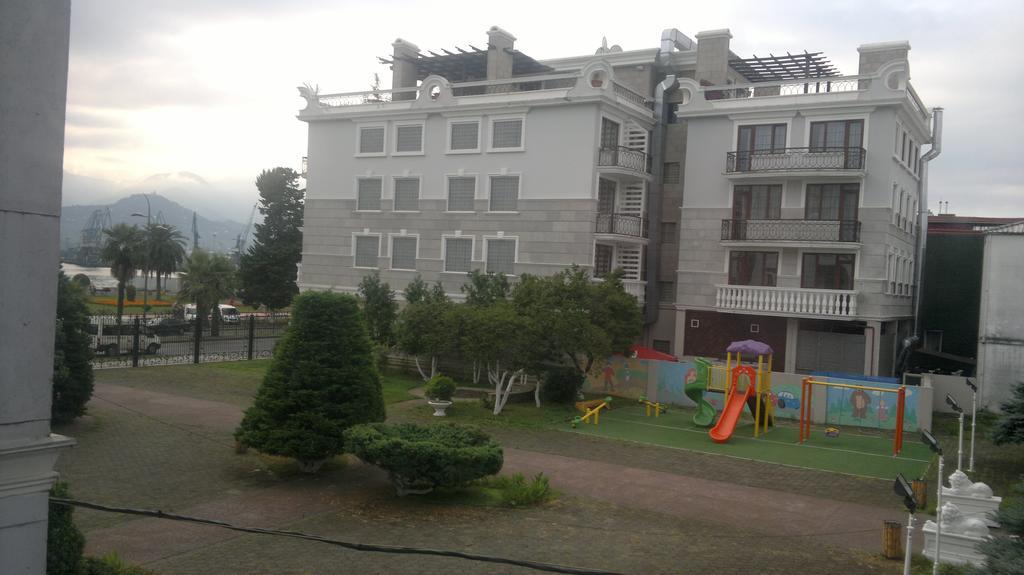Nini'S Apartments Batumi Ngoại thất bức ảnh